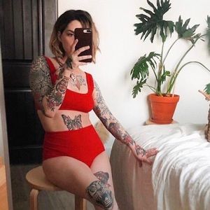 *NWT* ARQ Wide Strap Bra in Cherry